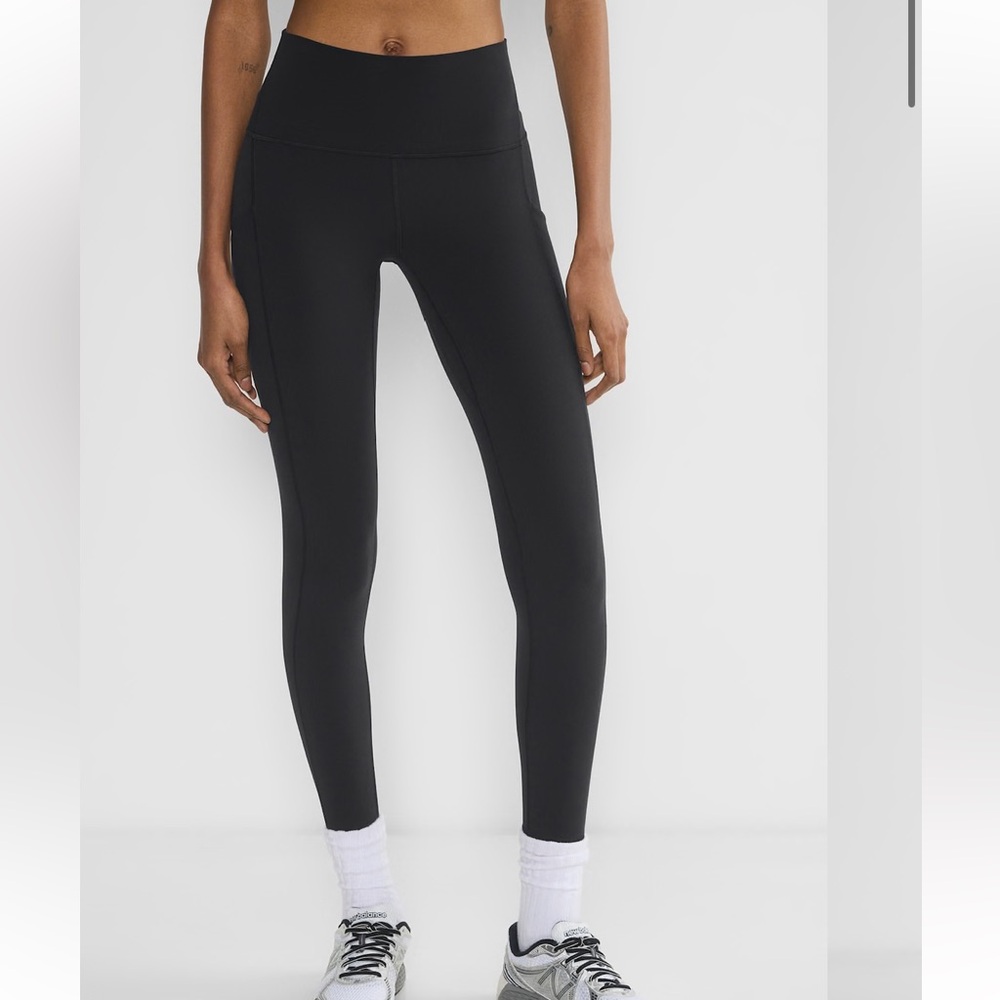 Aritzia Golden
BUTTER New Cheeky Hi-Rise
Pocket 26" Legging